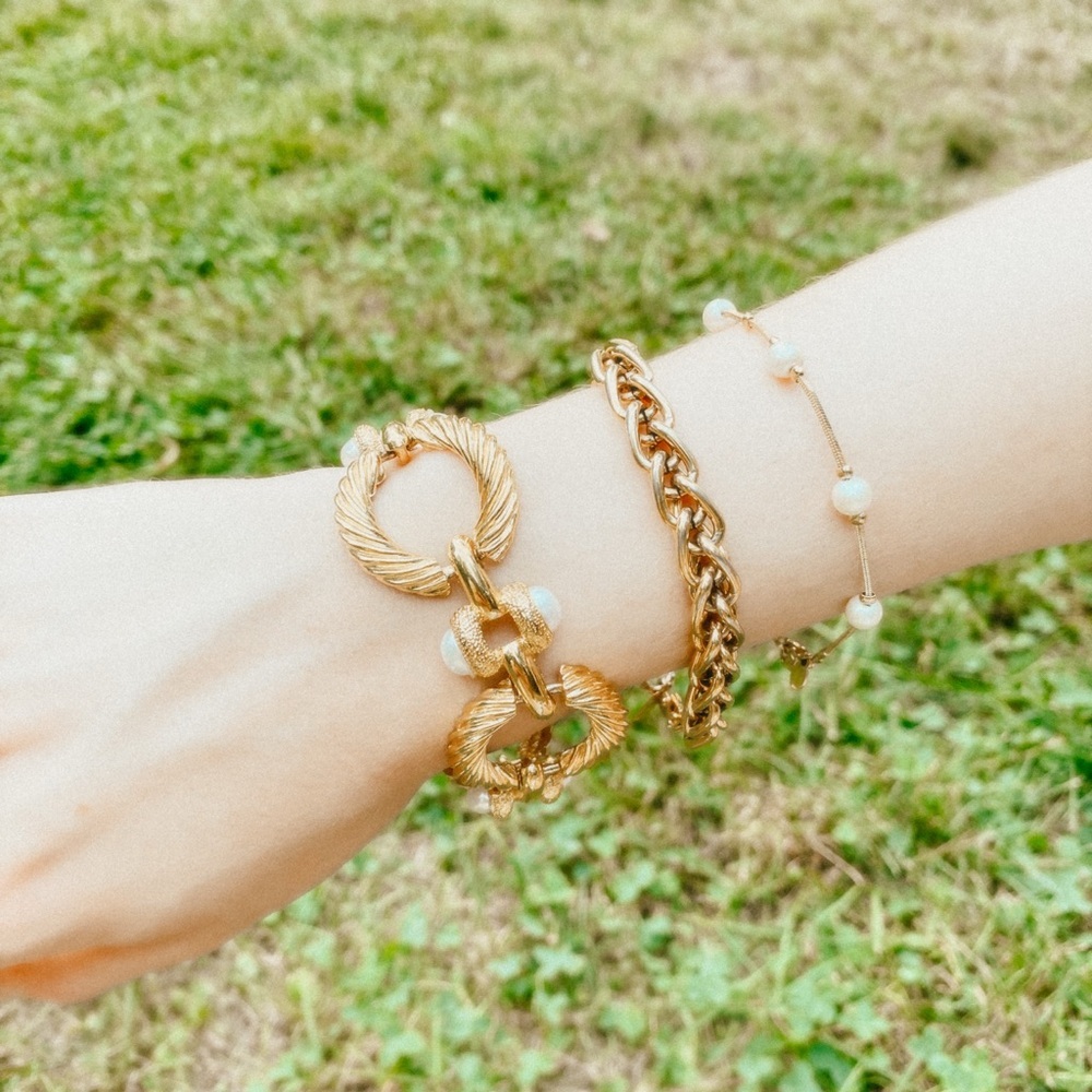Vintage - Dainty and Feminine 1980s Monet Goldtone and Pearl Bracelet